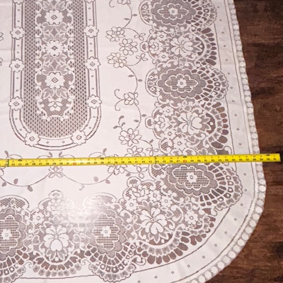 Vintage oval lace tablecloth 75”x60” - Picture 3 of 3